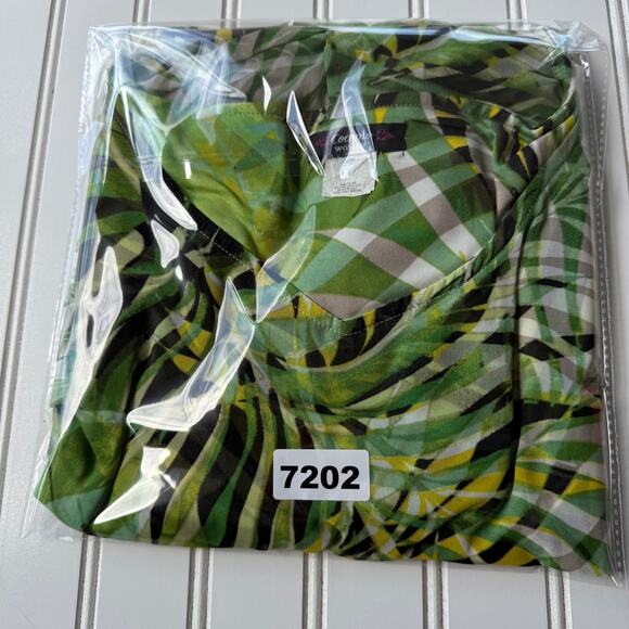 Cocomo Woman Tropical Floral Top size 1X - Picture 9 of 9